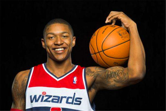  奇才比尔申请交易 多支球队争夺顶级分卫  